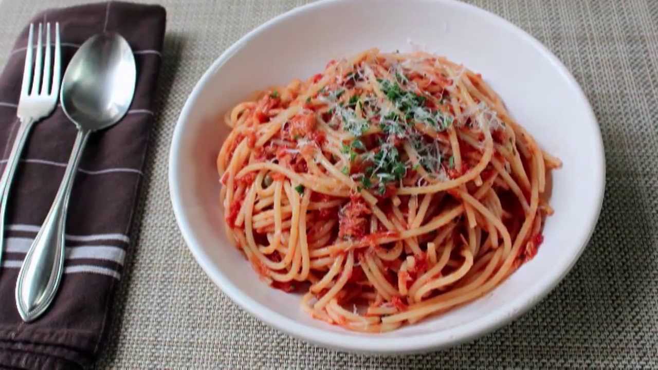 Spaghetti al Tonno Recipe - Spaghetti with Spicy Tuna ...