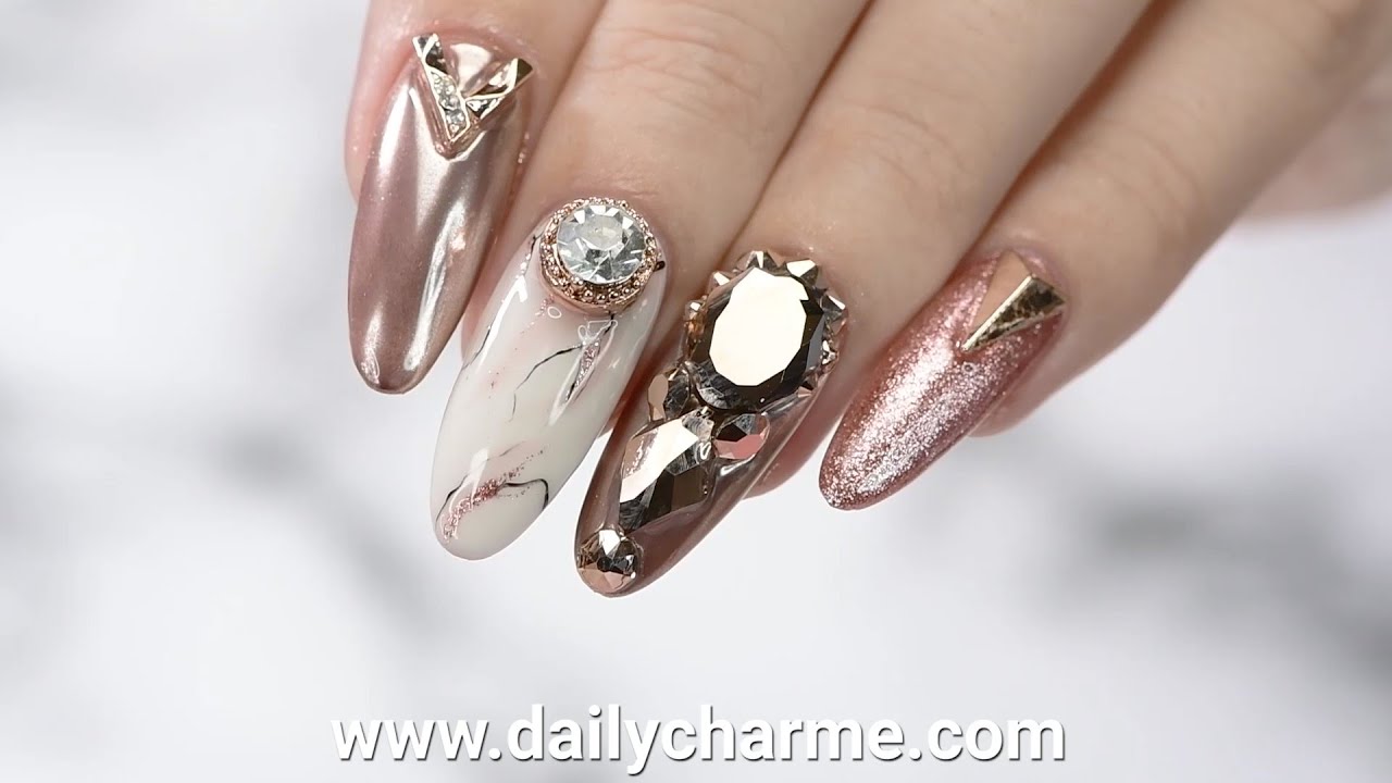 Manicure Monday: Chrome Nails - Free To Be Bri | Metallic nails design, Rose  gold nails, Metallic nails