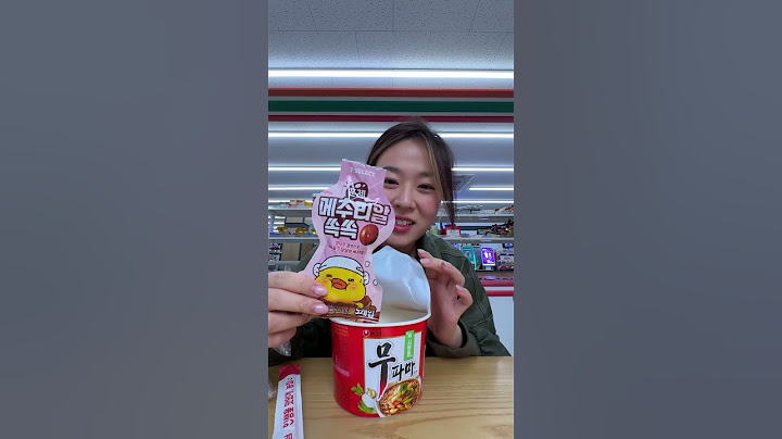 I can eat triangle kimbap everyday #conveniencestore #koreanmukbang
