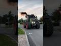#trator #fendt #com #reboque #passa #na #estrada #e #deita #fumo