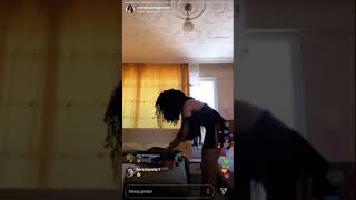 Melek Özçağan Göğüslerini Gösterip Frikik Veriyor 18+
