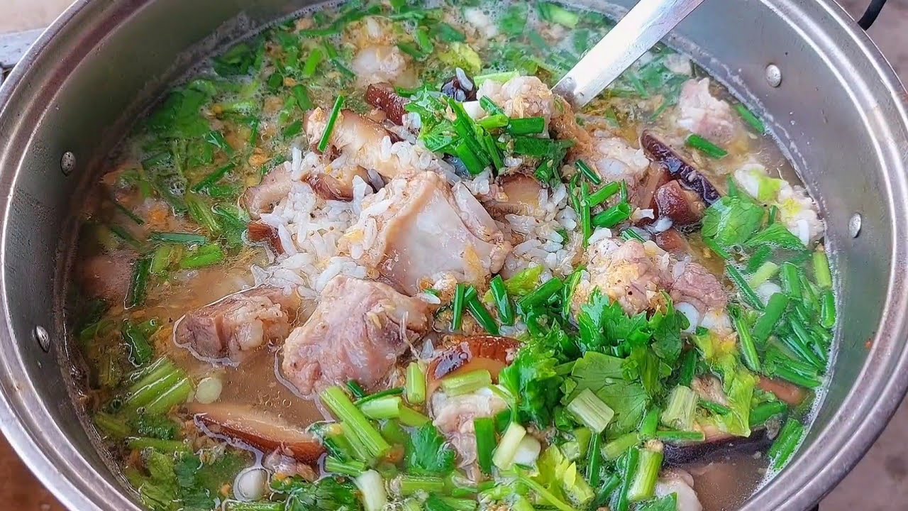 ข้าวต้มซี่โครงหมูทรงเครื่อง แจกสูตรข้าวต้มของแท้หอมๆ ซดน้ำแล้วร้อนคล่องคอดีจัง