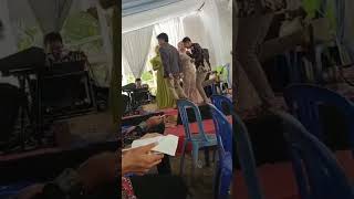 Asiknya Joget dangdut di Acara Pernikahan di Kampung