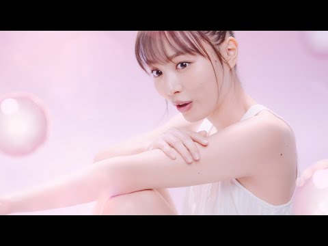 内田理央、ぷるんと潤い美肌をさらりとボディケア／「ジョンソンボディケア リフレッシュジェル」CM