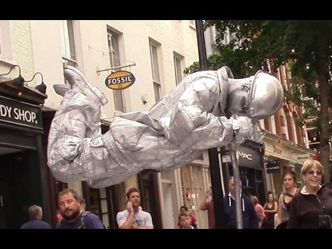 Video: When Statues And Mannequins Come To Life - Alternative View