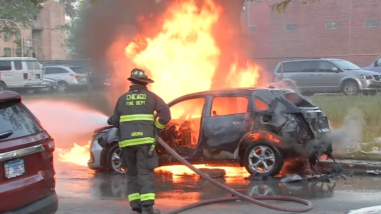 Firefighters battle car fire on South Side, video shows - YouTube