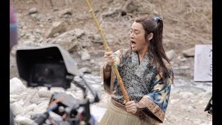桐谷健太、「もっと真面目に」と突っ込まれて苦笑い／au三太郎CM「快適」編+メイキング