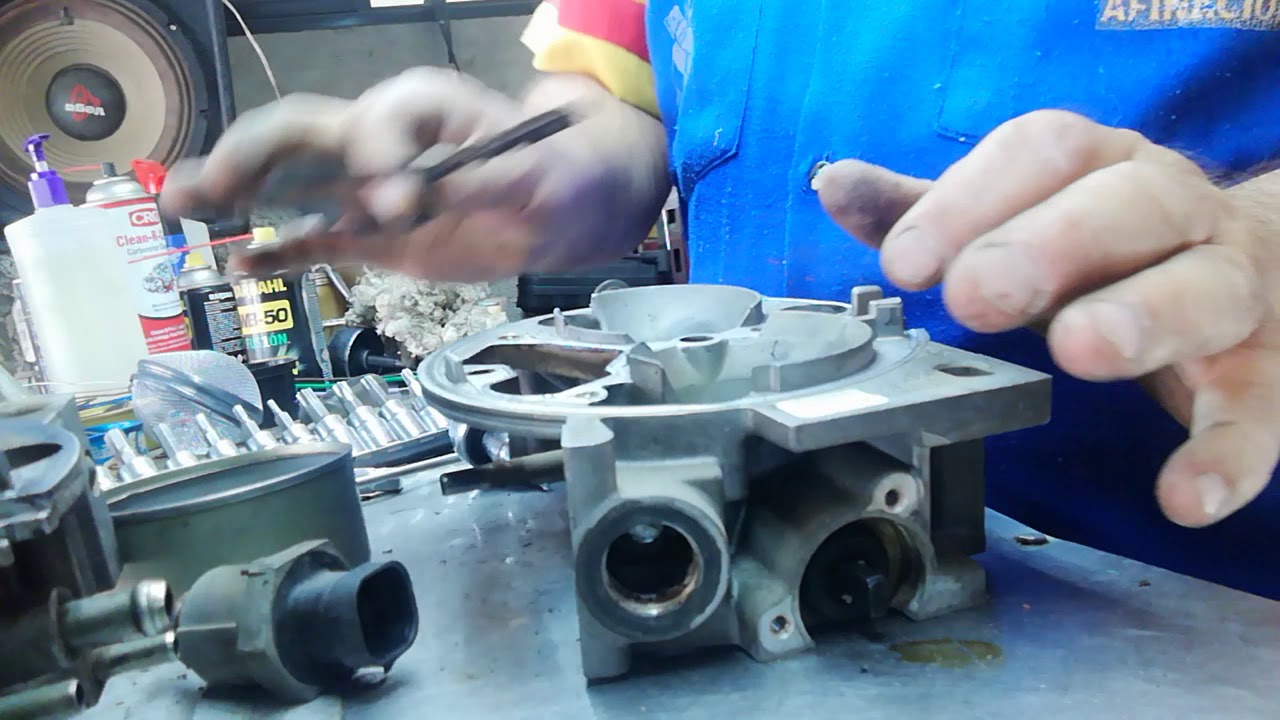 Como desarmar dos cuerpos de aceleración con los inyectores TBI de GM 8 cilindros 1994 camioneta