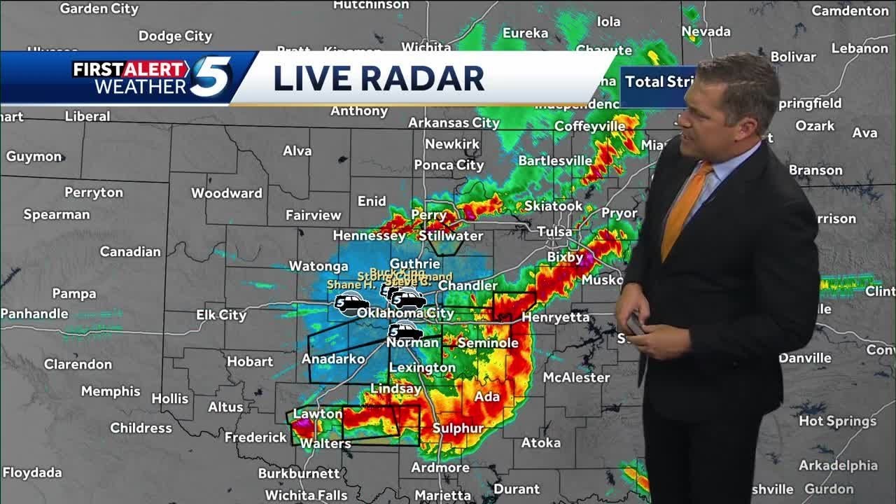 Severe storms continue to move across Oklahoma - YouTube