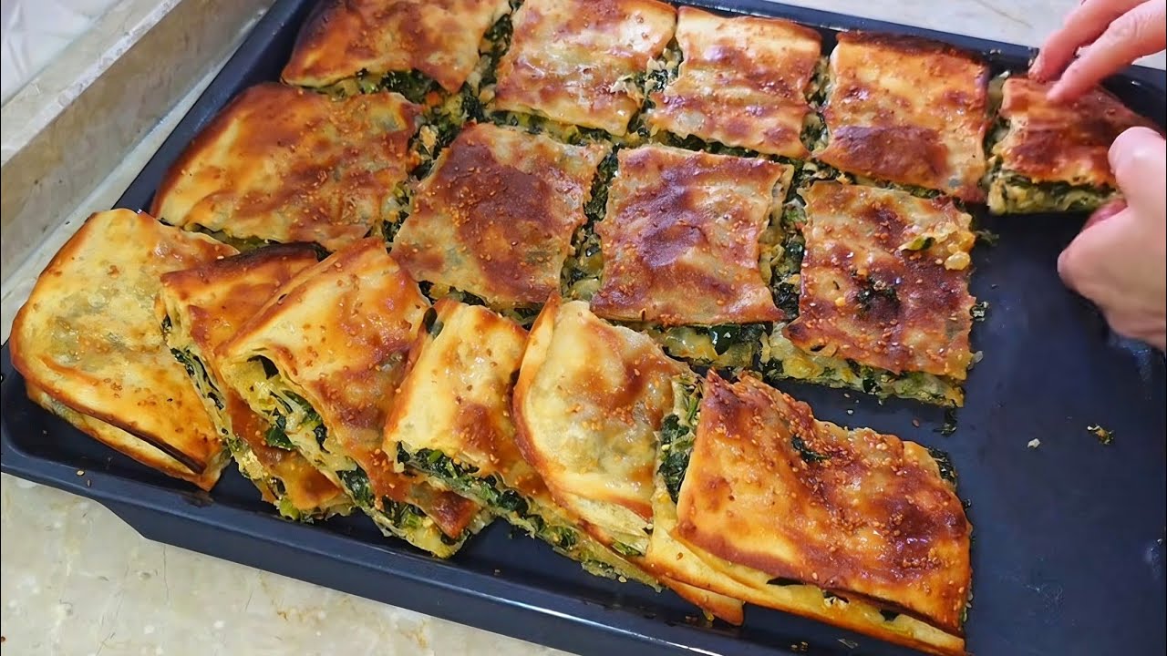 👉DAHA KOLAYI YOK 👉EN LEZZETLİ ISPANAKLI EL AÇMASI BÖREK #trending #börek 