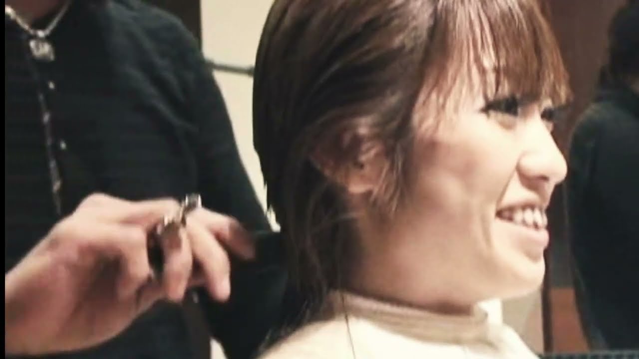 ネイリストを目指す美女！男性美容師との会話は苦手？