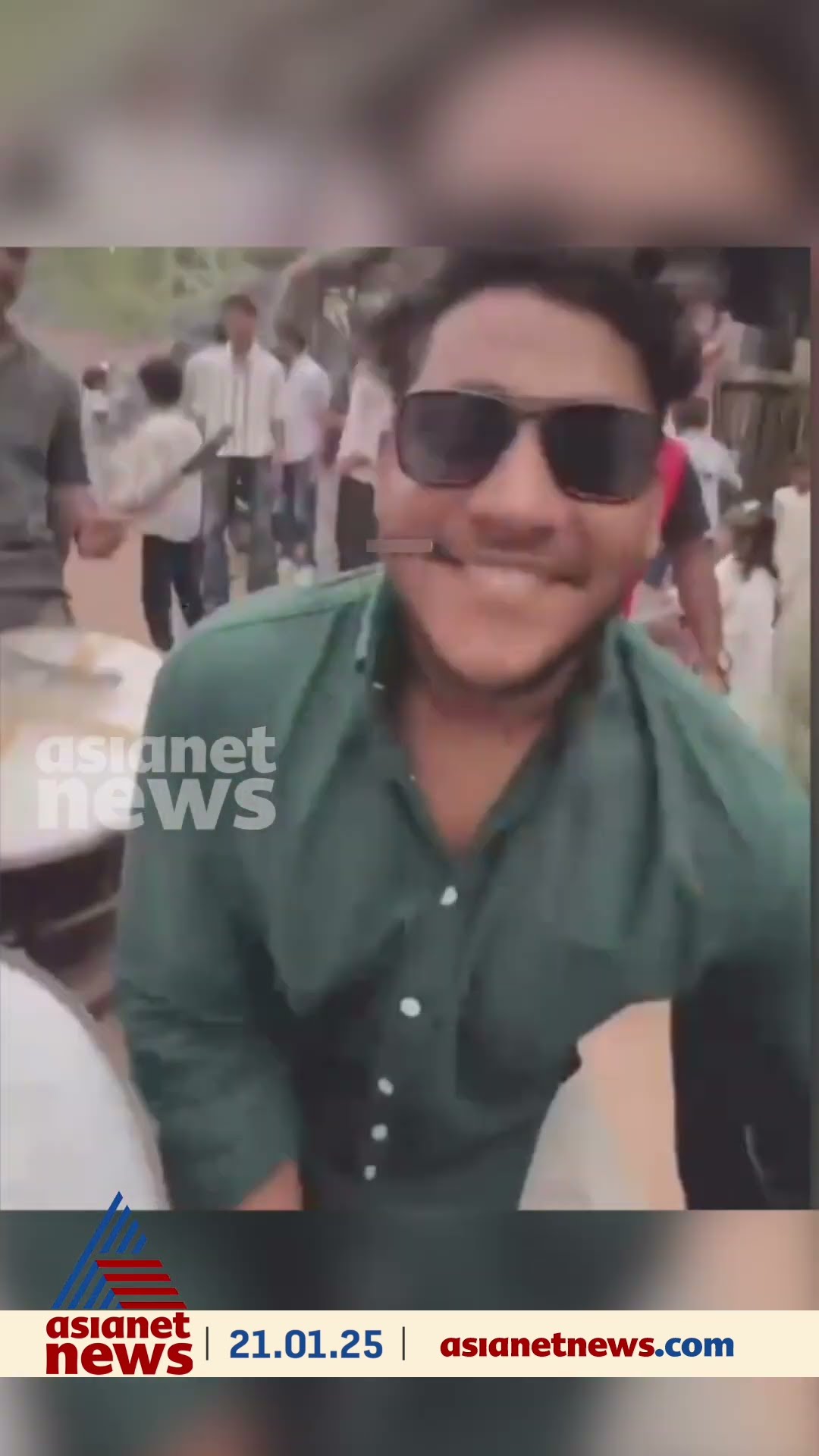 വഴിമുടക്കി വാഹനമോടിച്ചും കാറിന്റെ ഡോറിലിരുന്നും കോഴിക്കോട് യുവാക്കളുടെ അപകടയാത്ര