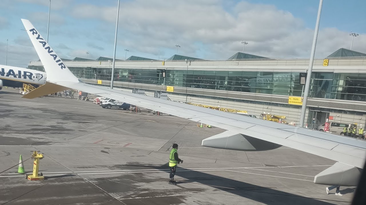 RYANAIR 737MAX-8 takeoff from Dublin airport to Lodz.