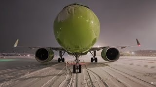 Aircraft marshalling: view from flight deck