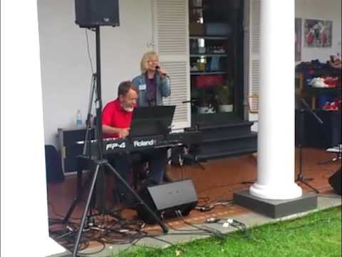 Suzann sings "Flickan i Havanna"