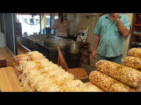 Как в Америке делают попкорн. Old style popcorn makers.