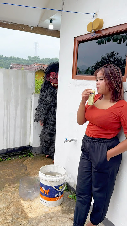 Dikejar GRANDONG sampe rumah ingin minum susu cewek cantik