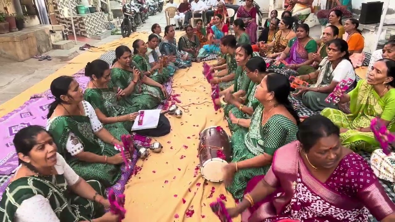 લખેલું છે 🌷આવા નવાં નવાં ભજન 🌷સાંભળતા રહેજો 🌷