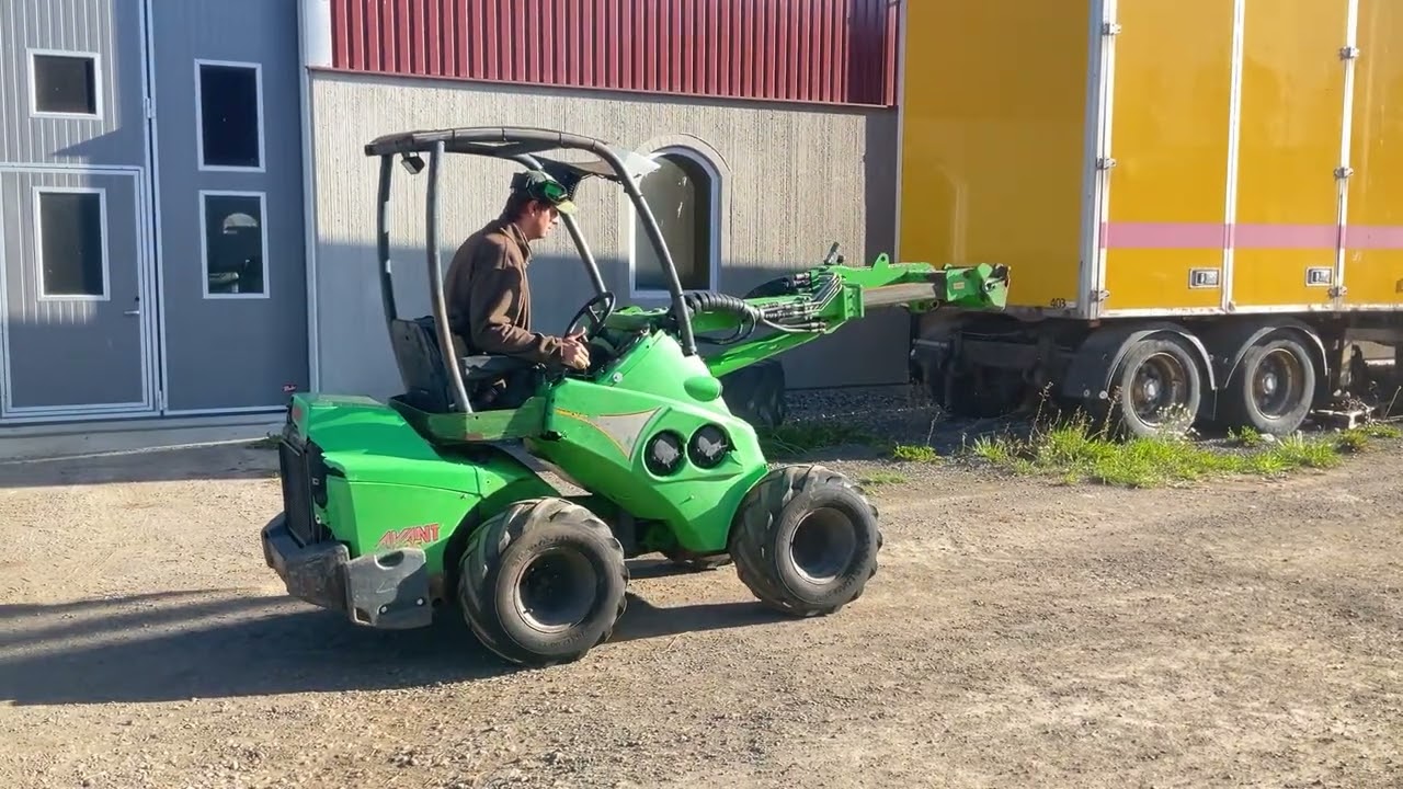 Kompaktlastare Avant 635