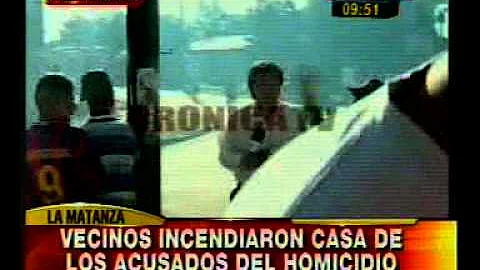 La trompada al periodista hot de Cronica Daniel Sa...