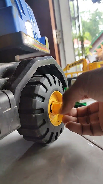 Crane Assembly . Merakit Ban Truk Oleng Truk derek #mainananak #toys #mobilpolisi #trukoleng #truk