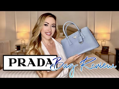 Video: Prada Etiquette: el nuevo bolso con etiqueta azul