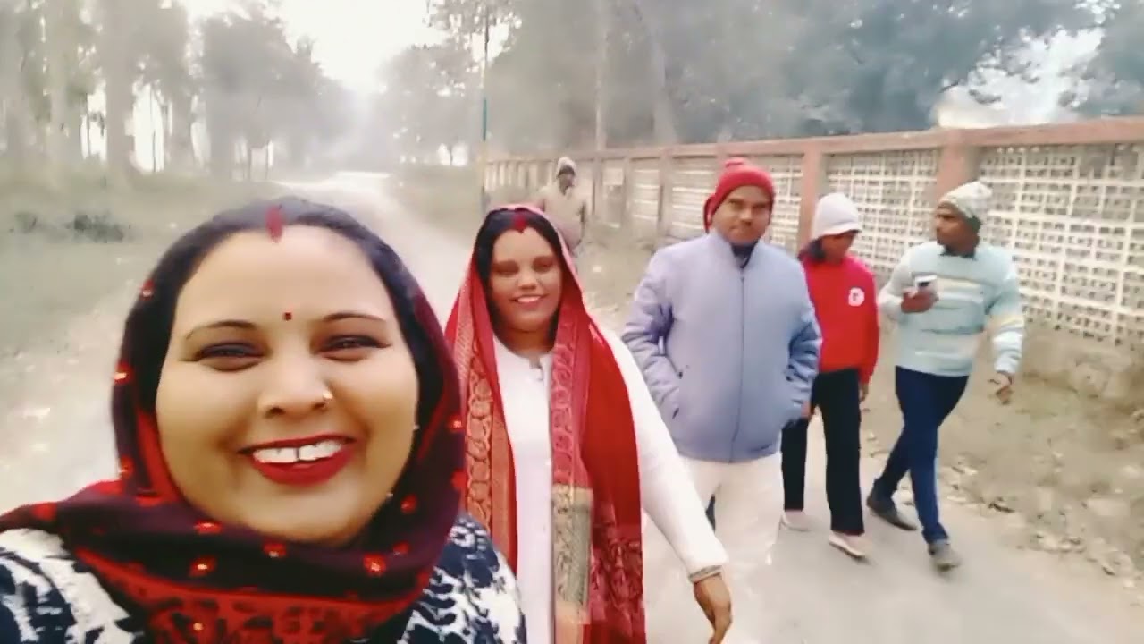 1 जनवरी सभी बच्चों के साथ मंदिर गए उसके बाद मॉल