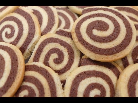 Die Plätzchen bestehen aus einem sehr feinen und zarten Mürbeteig und werden mit Marmelade gefüllt. . 