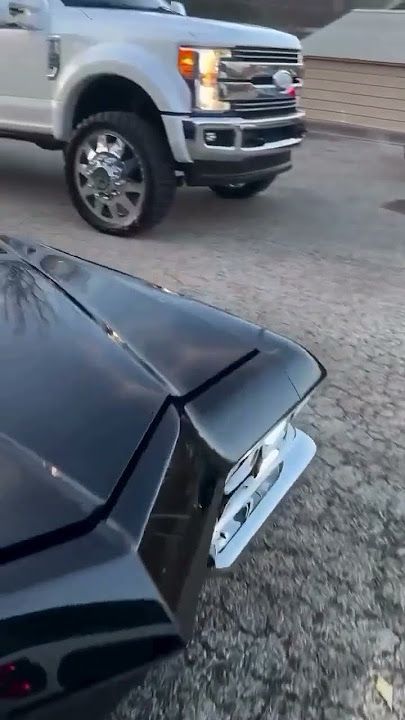 CLASSIC BUICK RIVIERA ON LEXANI!