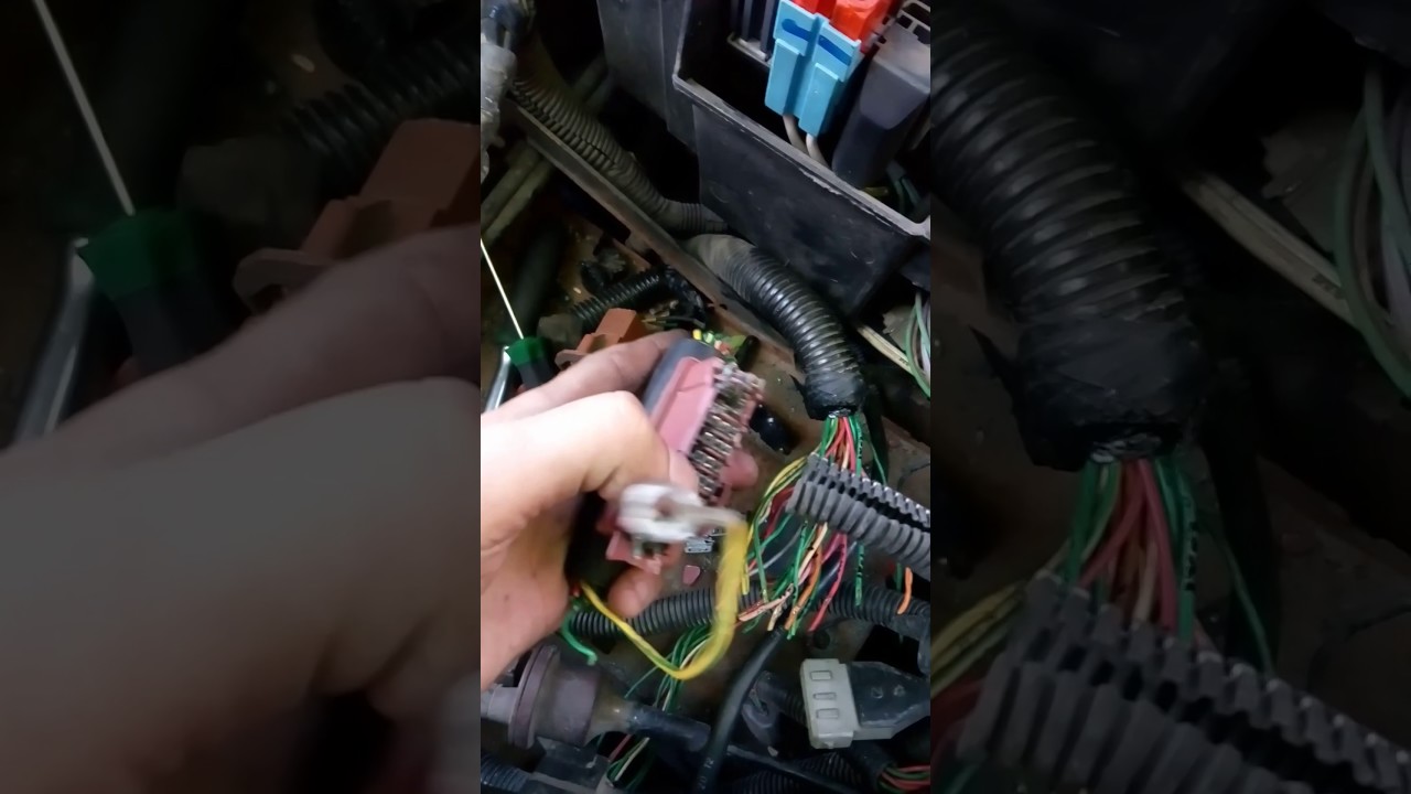 Ситроен Ксантия, удаление разъема в крыле(2) - YouTube