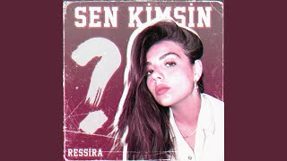 Sen Kimsin ?