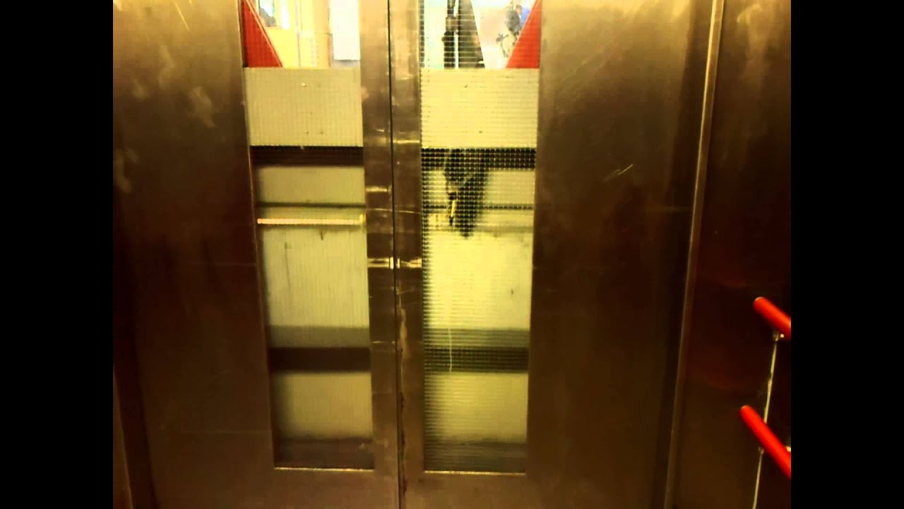 An elevatour of the older WDE elevators @ Utrecht Central Railroad Station