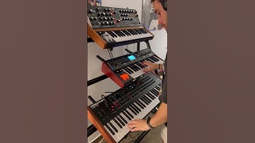 Hypnotic synths! 🚀