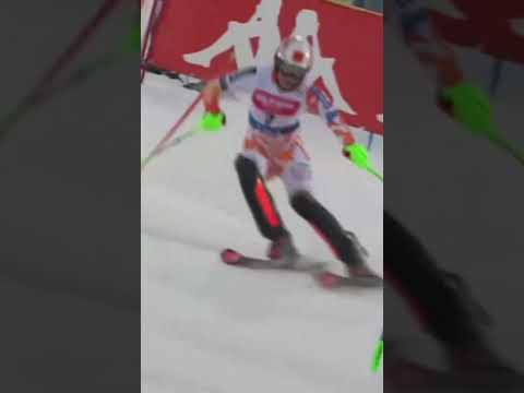 🤯💪 𝗢𝗛 𝗟𝗔 𝗣𝗘𝗥𝗙' 𝗗𝗘 𝗣𝗘𝗧𝗥𝗔 𝗩𝗟𝗛𝗢𝗩𝗔 #shorts #skialpin #skiing #ski