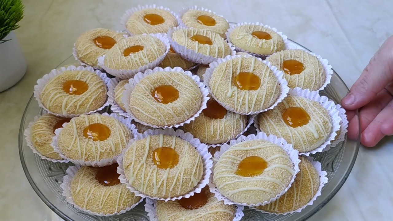 حلوة جافة اقتصادية بدووون طابع بزوج بيض وكأس زيت تخرجلك اكثر من 35حبة والبنة روووعة اسهل منها ماكاش