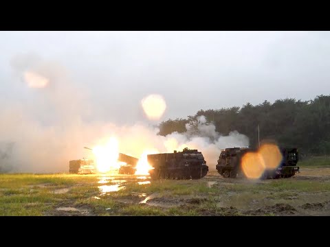 전장을 초토화시키는 한미연합 <strong>강철비</strong> 불을 뿜다!  육군 1포병여단과 주한미군 210 야전포병여단의 한미연합 대구경 다연장 로켓포 MLRS 실사격 훈련