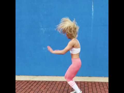 video phone beyonce mp3 Woman Shows Off Gymnastic Skills