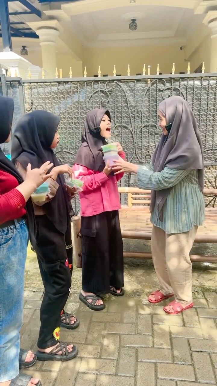 MAKANYA JANGAN SUKA PILIH KASIH KETEMAN