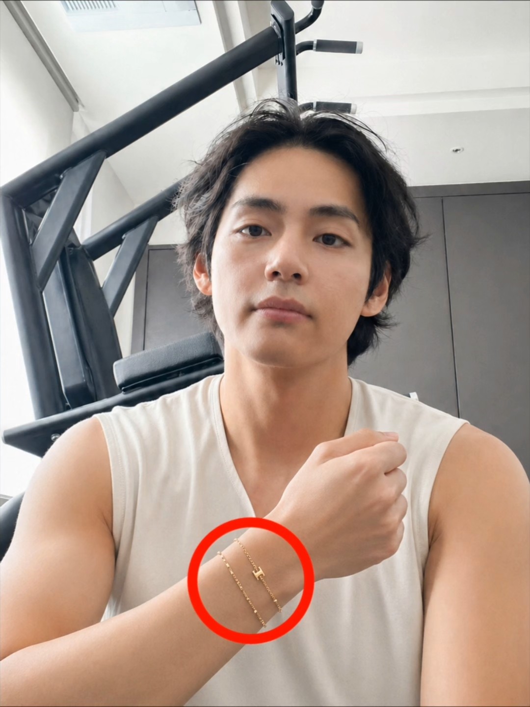 BTS Taehyung's $490 Bracelets 😱 BTS V Fashion Breakdown (Brand +