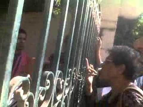 د محمود فتوح يحاول دخول مقر عمله ويمنعه الامن