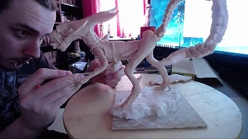 Xenomorph Alien Queen sculpture timelapse - part 4 - Fingers and adding clay