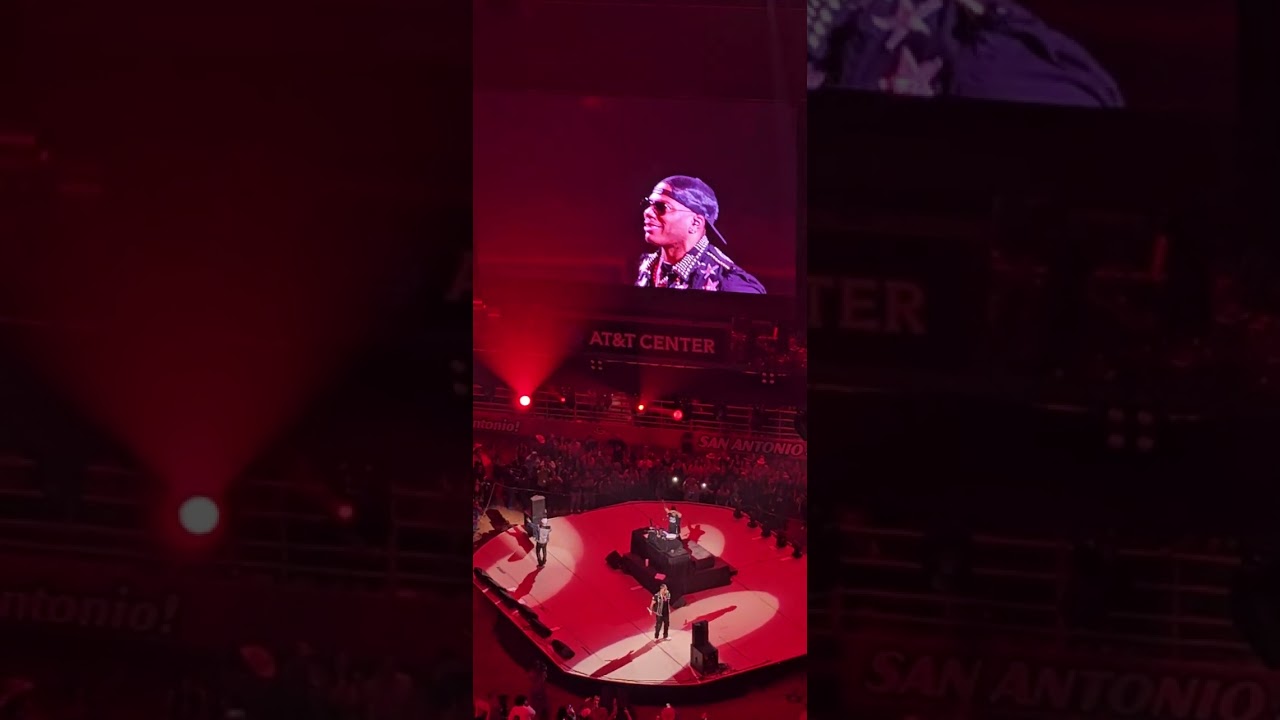 Batter Up & Air Force Ones by Nelly @ the San Antonio Rodeo (I have no rights to the music)