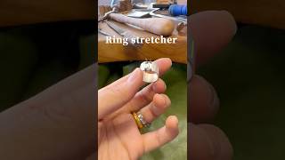 Ring stretcher