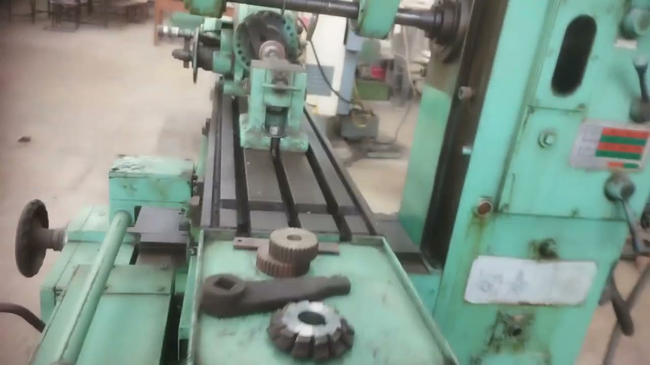 Milling machine with indexing head @Banoclip 