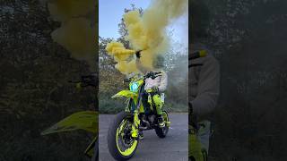 💨💨🔥🤘 #supermoto #wheelie #bikelife #stunts #drift