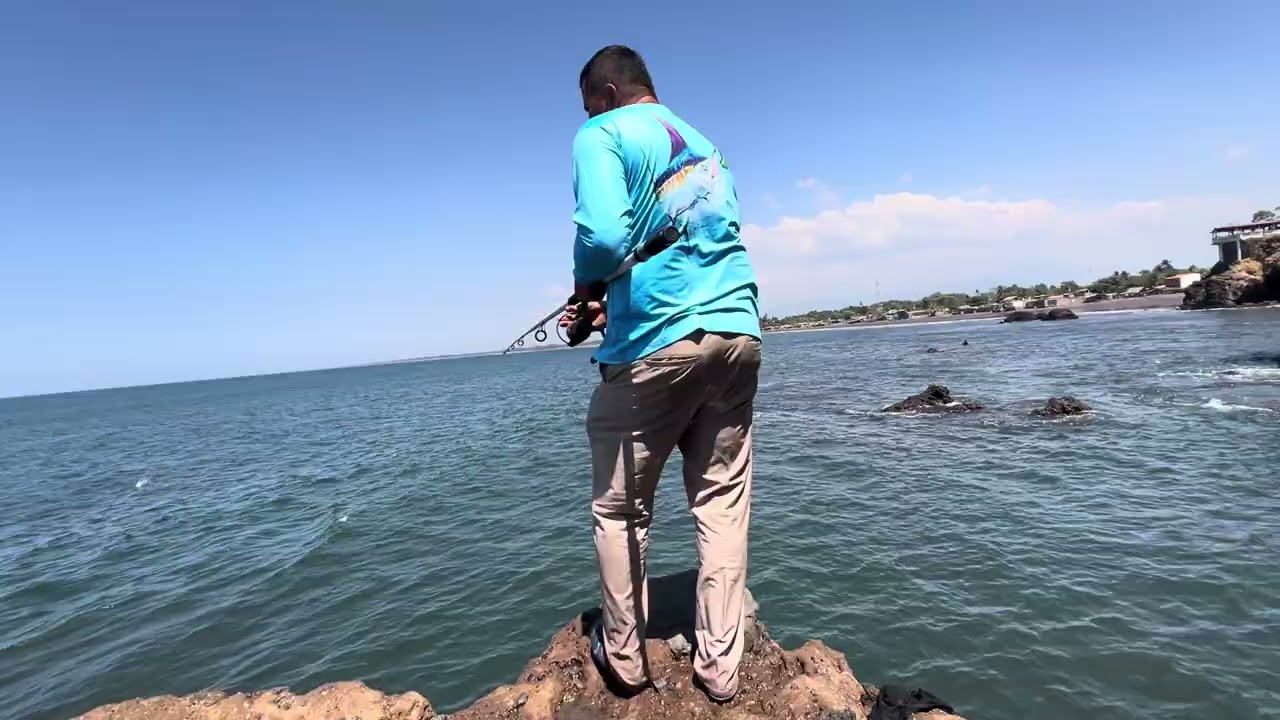 Mira que hermoso donde estamos pescando hoy 