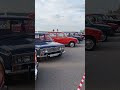 sowjetische Lada-Oldtimer auf der Strandpromenade