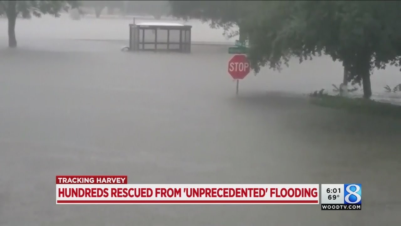 Rescuers pluck hundreds from floodwaters in Houston - YouTube