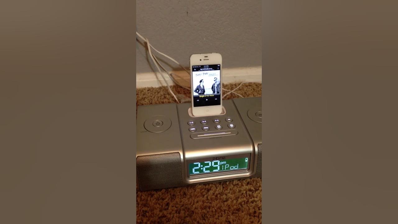 iHome Model iH9 iPod & iPhone 4 4S Speakers Dock with Remote