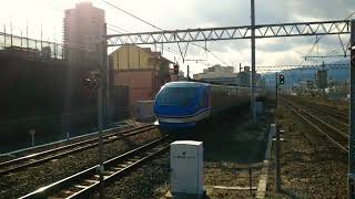 321系D29編成普通京都行き入線+智頭急行HOT7000系特急スーパーはくと号鳥取行き高速通過 @西宮駅